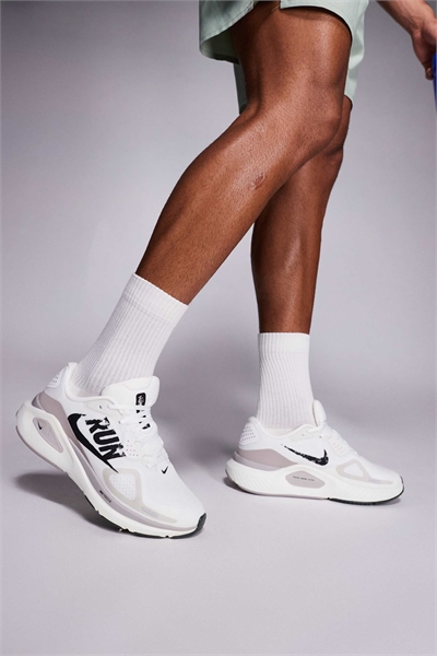 Структура 26 кроссовок белого и серого цвета артикул 142681772