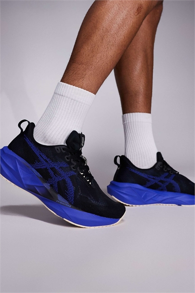 Кроссовки Novablast 5 артикул 153154142