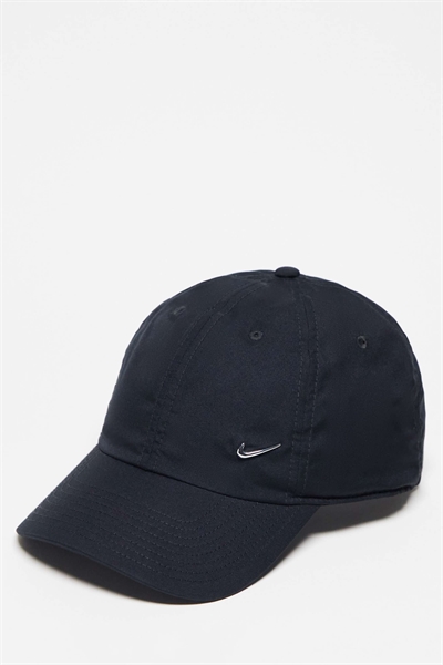 Клубная кепка с металлическим логотипом черного цвета артикул 130857387