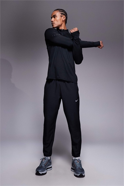 Джоггеры Challenger Dri-FIT черного цвета артикул 132627987