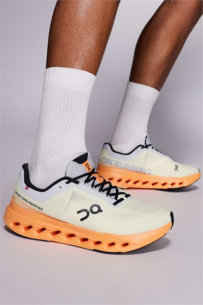 Кроссовки ON Cloudsurfer Next оранжевого цвета артикул 152670284