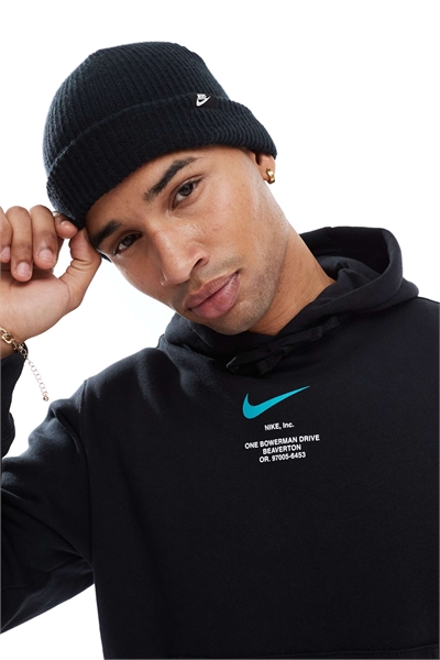 Шапка черного цвета артикул 137315632