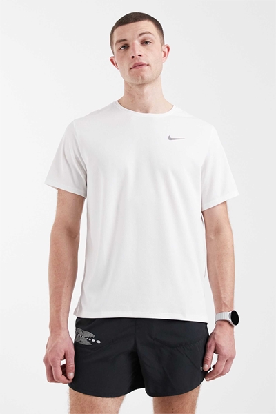 Футболка Miler Dri-FIT белого цвета артикул 121814082