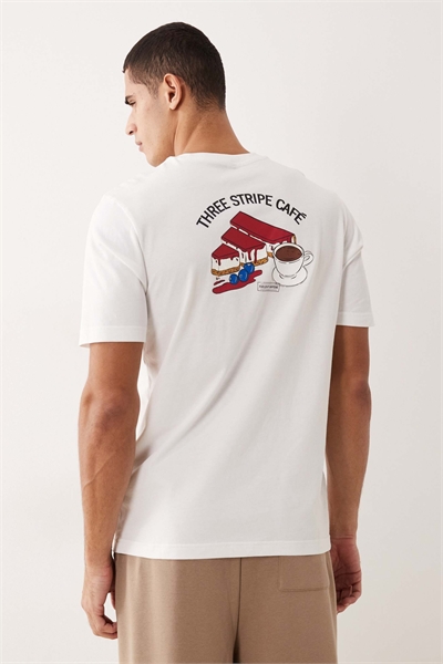 Футболка Adidas Sportswear Cheesecake с принтом, белого цвета артикул 149627277