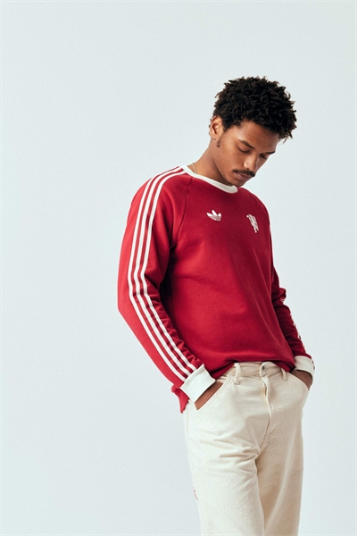 Футболка Adidas Football Manchester United с длинным рукавом темно-красного цвета артикул 150040396