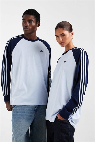 Футболка с длинным рукавом и воротником-рингер светло-голубого и темно-синего цветов артикул 150174256