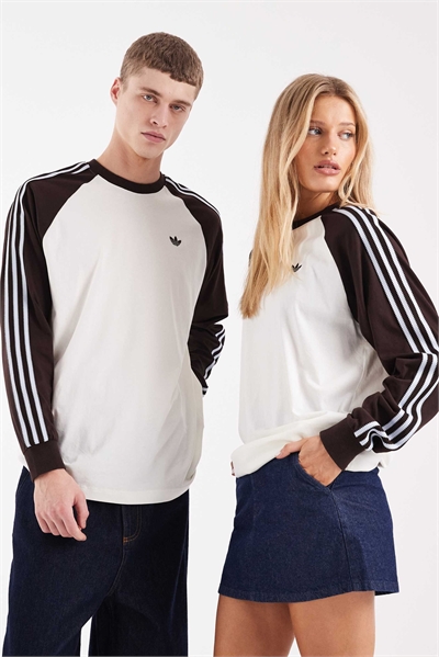 Футболка с длинным рукавом и воротником-рингером бежевого и коричневого цветов артикул 150174258