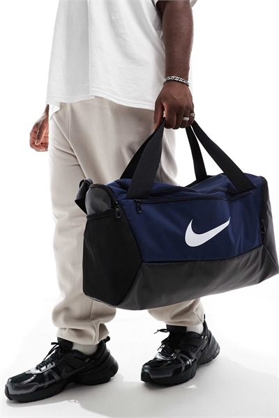 Небольшая спортивная сумка артикул 137321816