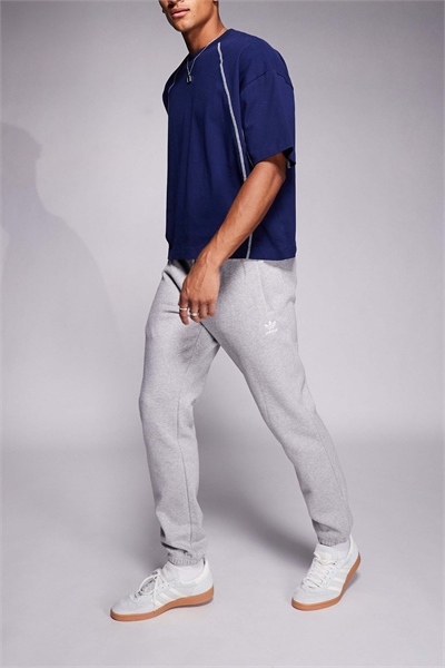 Джоггеры Trefoil Essentials серого цвета артикул 141909608