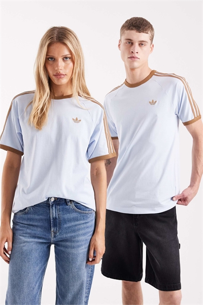 Футболка с 3 полосками светло-голубого цвета артикул 153882482