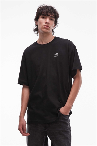 Оверсайз-футболка Trefoil Essentials черного цвета артикул 139965595
