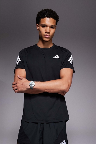 Футболка Adidas Running 365 с 3 полосками на рукаве, черного цвета артикул 150008510