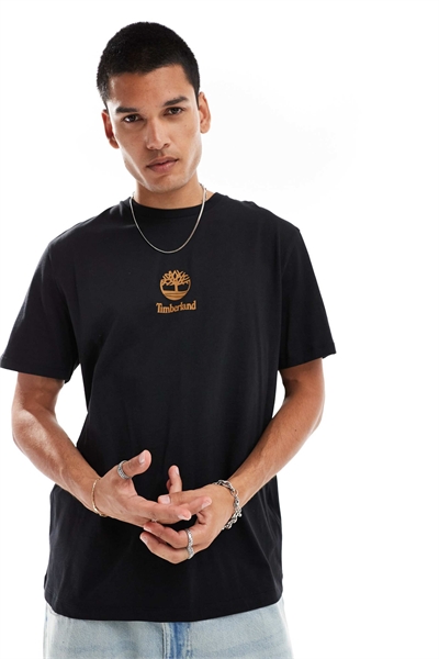 Футболка с небольшим логотипом посередине артикул 135414810