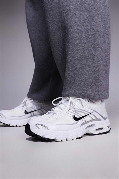 Кроссовки Air Max Moto 2K белого и серебристого цветов артикул 147143144