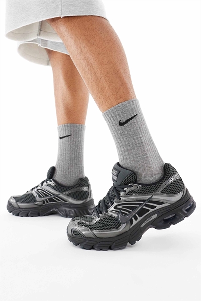 Кроссовки Air Max Moto 2K в тройном черном цвете артикул 147143173