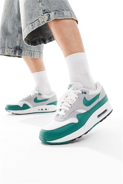 Кроссовки Air Max 1 Ess в сером и зеленом цветах артикул 142405144