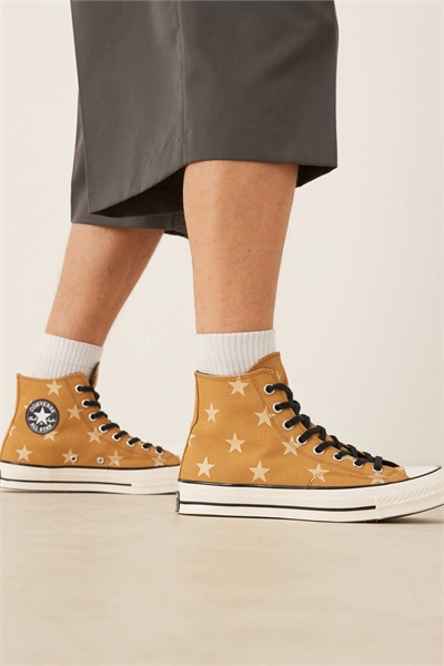 Кроссовки Chuck 70 Hi с принтом в виде звёзд артикул 151960075