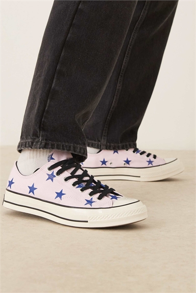 Кроссовки Chuck 70 Ox с принтом в виде звёзд артикул 151960076