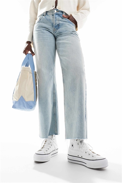 Кроссовки Chuck Taylor All Star Lift Hi Wide Fit на платформе артикул 133484678