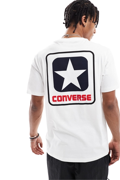 Футболка с принтом на спине, белого цвета артикул 139378436