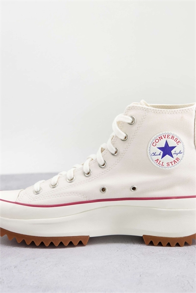 Run Star Hike Hi в цвете слоновая кость артикул 114602391