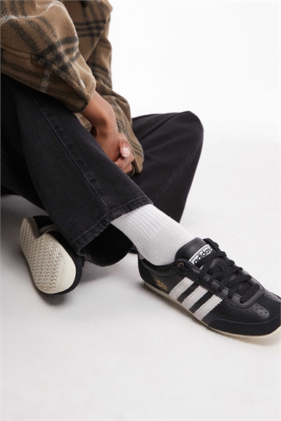 Японские тренеры в черно-белом артикул 138323096