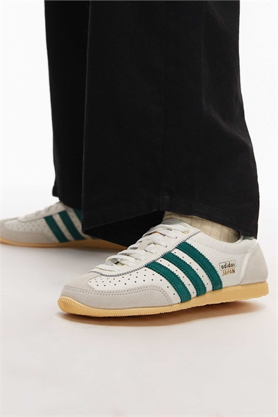 Японские тренеры в белом и зеленом артикул 139874643