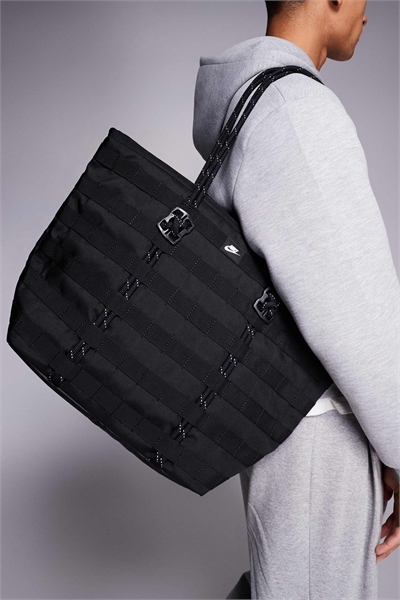 Спортивная сумка-тоут черного цвета артикул 149966856