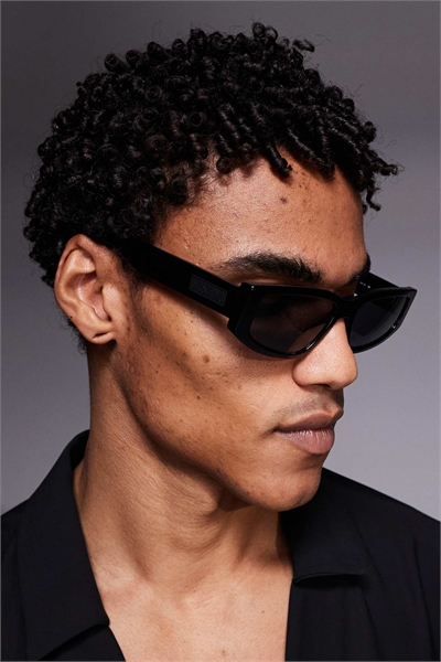 Квадратные солнцезащитные очки Moschino артикул 155016002