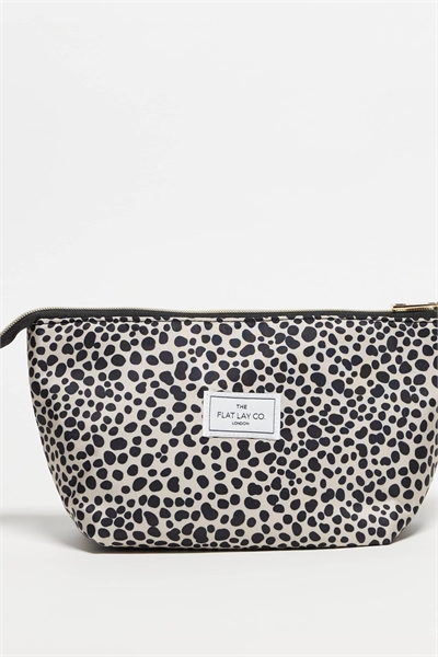 Косметичка Flat Lay Co. x ASOS EXCLUSIVE артикул 136232906