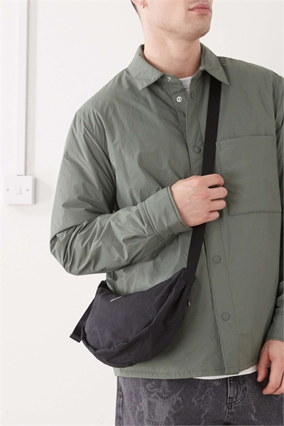 Сумка через плечо Aura crescent черного цвета артикул 147143592