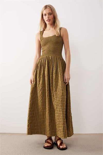 Макси-сарафан с волнистым вырезом и сборками на талии артикул 152800970