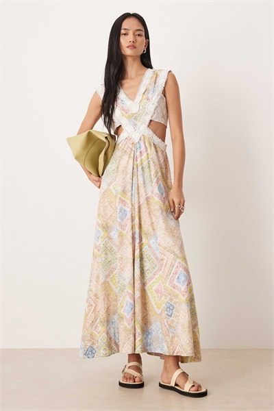 Макси-платье без рукавов с кружевной аппликацией и вырезами артикул 151524254