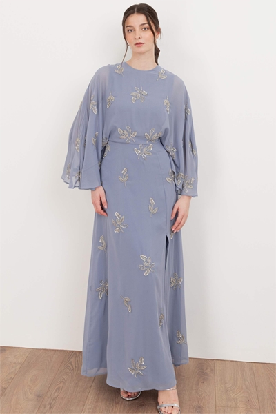 Макси-платье с рукавами-крыльями и цветочным декором артикул 156300835