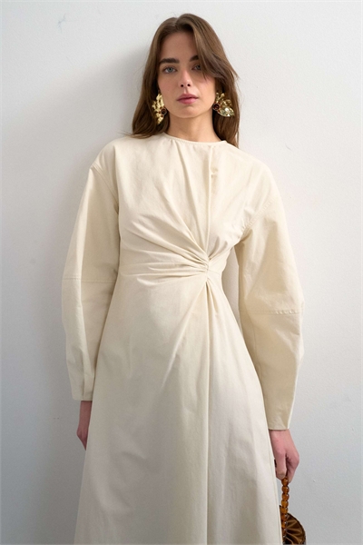 Платье средней длины с асимметричным подолом и узором из узлов, цвет: белый артикул 154674728