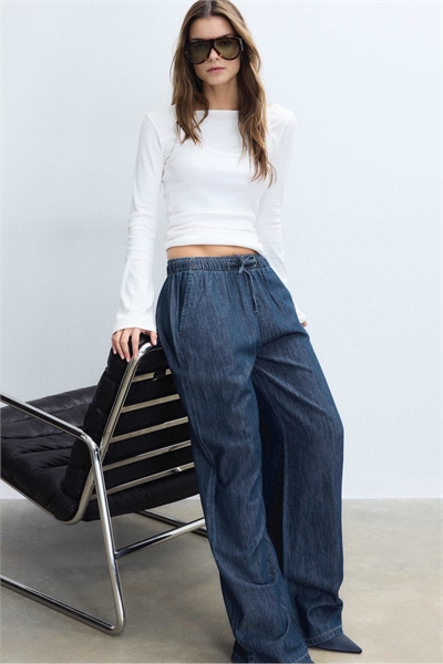 Свободные джинсовые брюки с завязками из промытого синего денима артикул 156166547