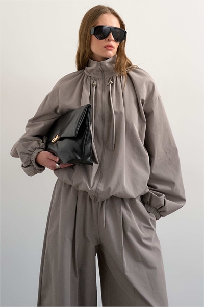 Легкая куртка-анорак из нейлона в сером цвете артикул 154867022