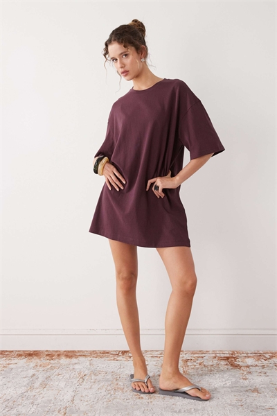 Платье-футболка свободного кроя артикул 155696893