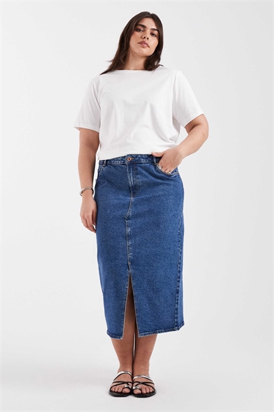 Джинсовая юбка средней длины с разрезом спереди, средне-синего цвета артикул 153815093