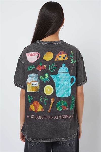 Футболка «Чаепитие с очень голодной гусеницей» артикул 156136553