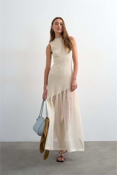 Вязаное платье из прозрачной ткани цвета слоновой кости артикул 154972781