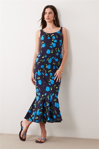 Платье-миди с вырезом «лодочка» и расклешенным подолом артикул 154262717