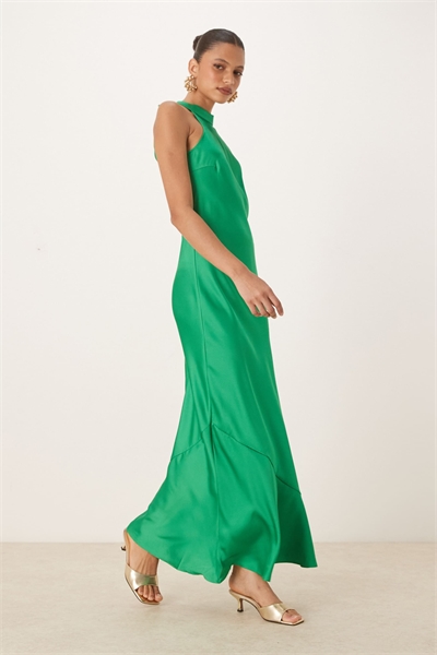 Элегантное атласное макси-платье с завязками на шее ярко-зеленого цвета артикул 140234075