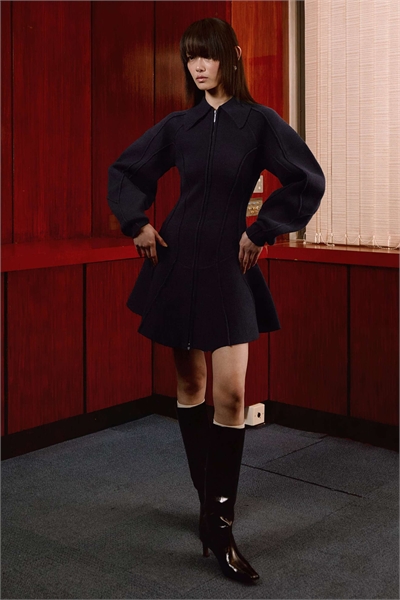 Tolu Coker x Topshop вязаное платье с овальными рукавами темно-синего цвета артикул 151451278