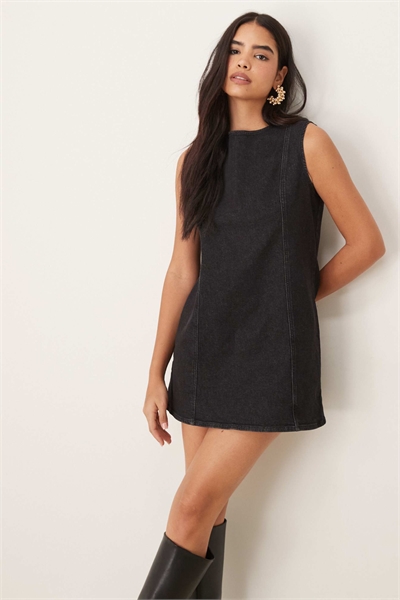 Прямое платье из денима с швами артикул 140622689