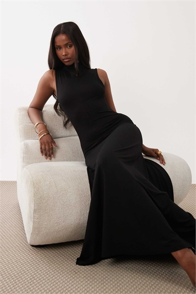 Макси-платье с высоким воротником артикул 154690026