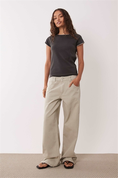 ASOS DESIGN Petite джинсы-багги с низкой посадкой в нейтральном цвете артикул 153754522