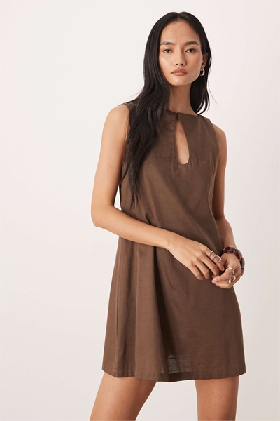 Мини-сарафан с V-образным вырезом и завязками на шее, пепельно-коричневого цвета артикул 151744893