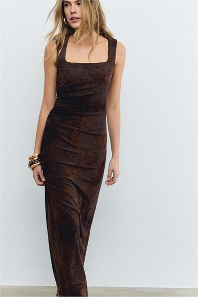 Тюлевое платье средней длины с квадратным вырезом коричневого цвета артикул 156249659