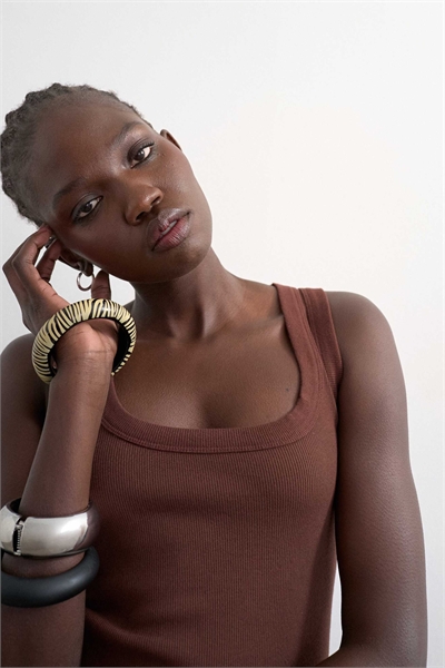 Жилет с круглым вырезом и ребристым воротником шоколадно-коричневого цвета артикул 149636757